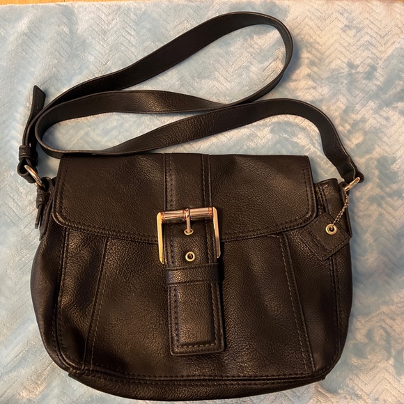 Liz Claiborne Handbags - Liz Claiborne Crossbody